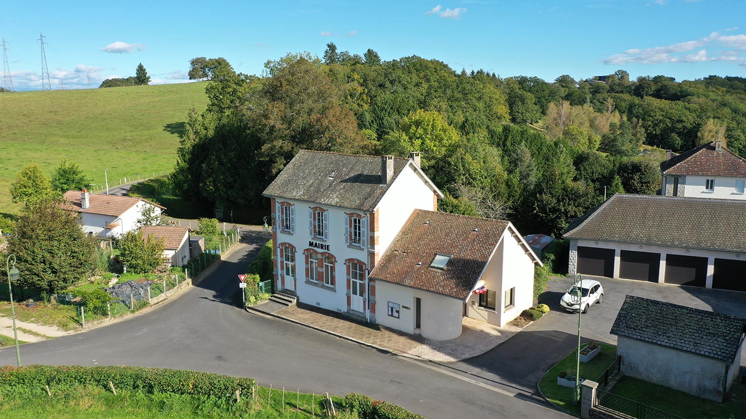 Mairie de Saint-Etienne-Cantalès dans le Cantal