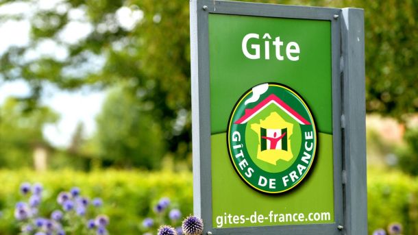 Gite de France, présentation des hébergements à louer sur la commune de Saint-Etienne-Cantalès dans le Cantal